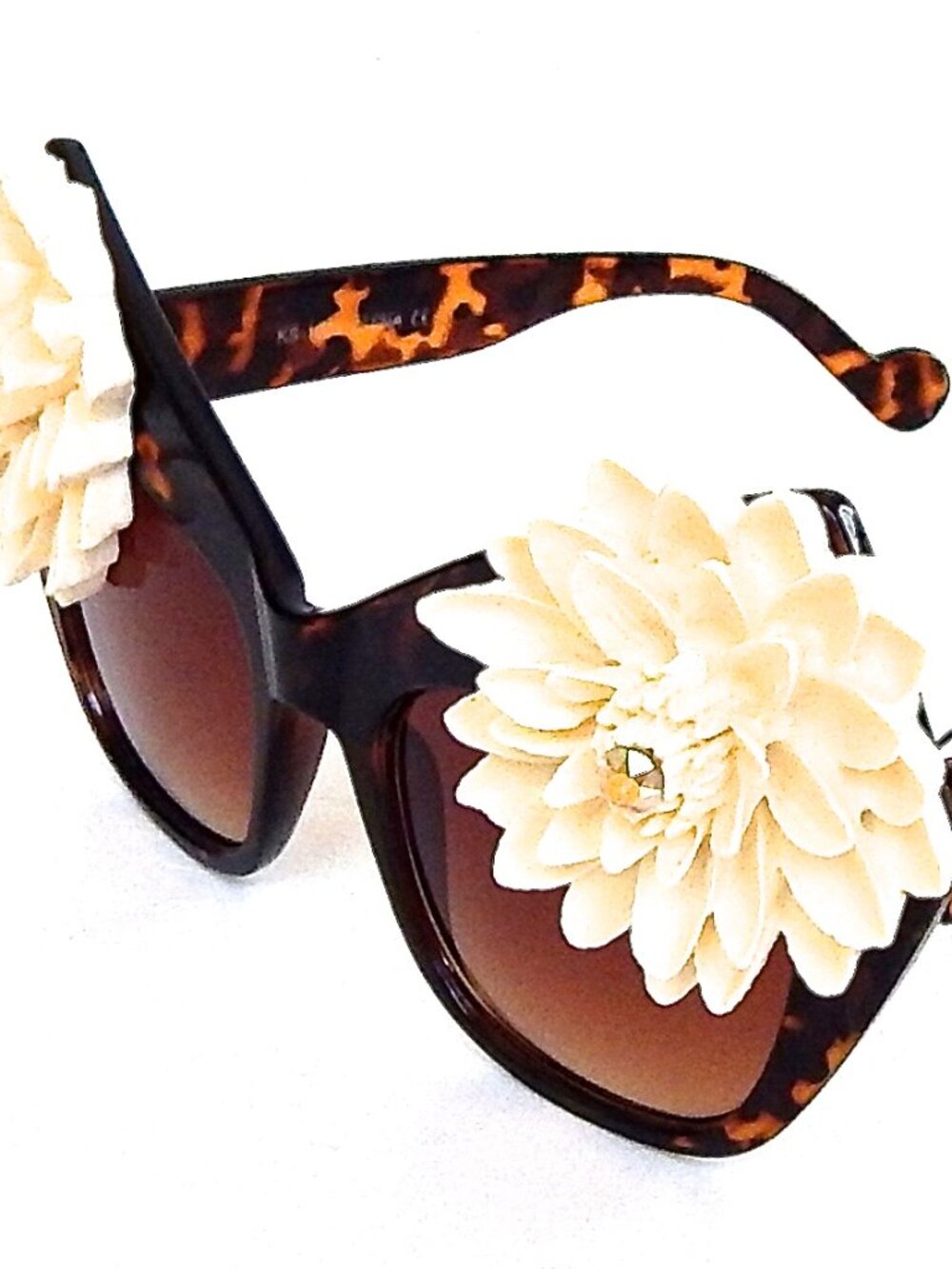 GASOLINE GLAMOUR CRUELLA CREAM LILY POND GLASSES 🪷🪷🪷